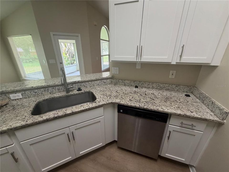 For Sale: $299,900 (3 beds, 2 baths, 1573 Square Feet)