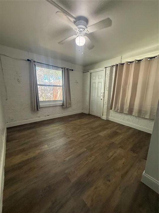 For Sale: $194,000 (2 beds, 1 baths, 864 Square Feet)