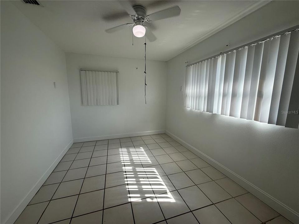 For Sale: $194,000 (2 beds, 1 baths, 864 Square Feet)