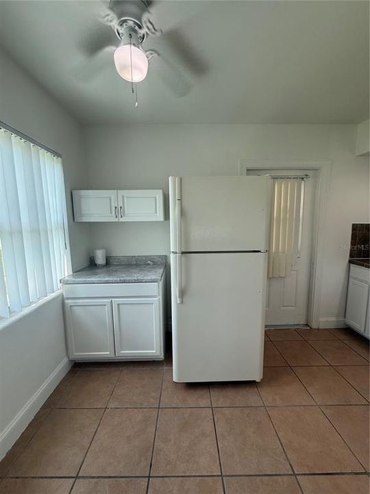For Sale: $194,000 (2 beds, 1 baths, 864 Square Feet)