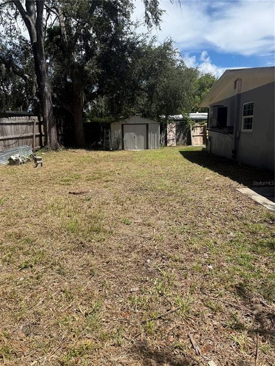 For Sale: $194,000 (2 beds, 1 baths, 864 Square Feet)