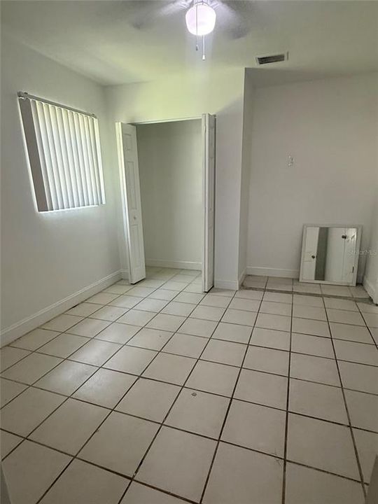 For Sale: $194,000 (2 beds, 1 baths, 864 Square Feet)