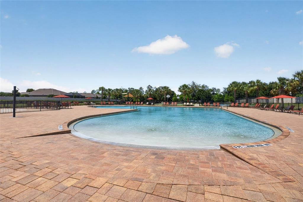 For Sale: $365,000 (4 beds, 3 baths, 1938 Square Feet)