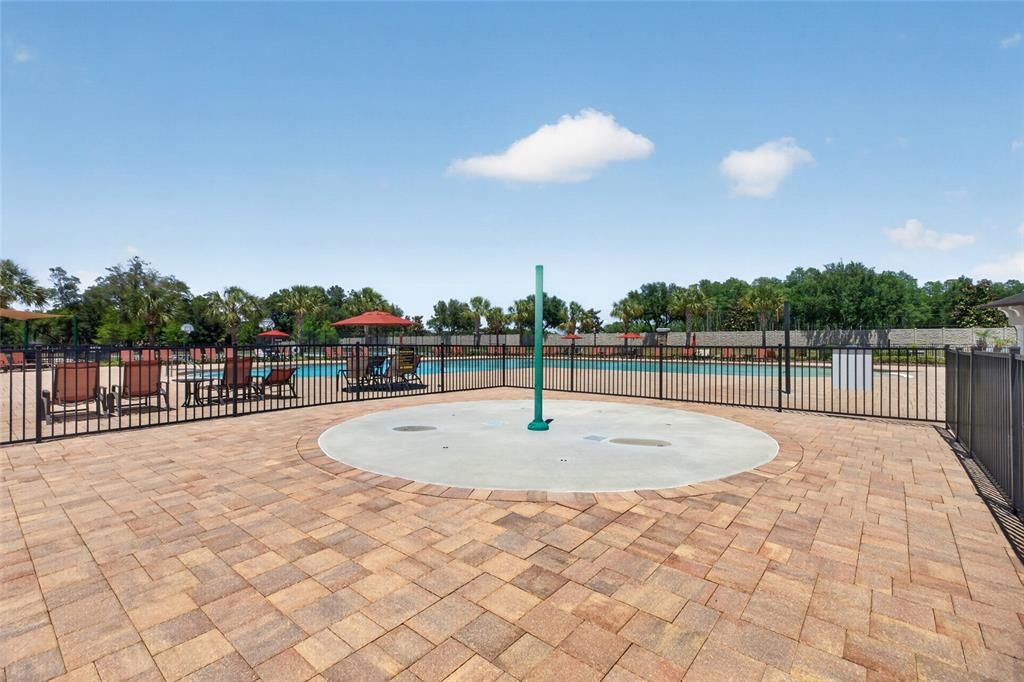 For Sale: $365,000 (4 beds, 3 baths, 1938 Square Feet)