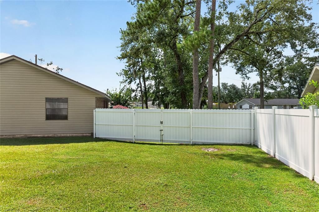 For Sale: $345,000 (4 beds, 3 baths, 2111 Square Feet)