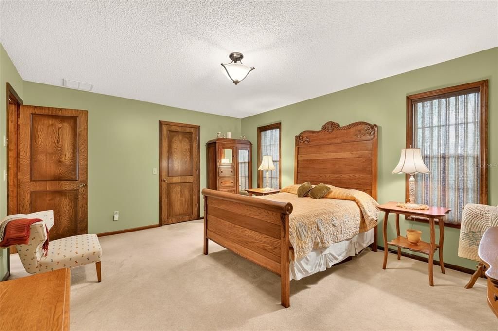 For Sale: $345,000 (4 beds, 3 baths, 2111 Square Feet)