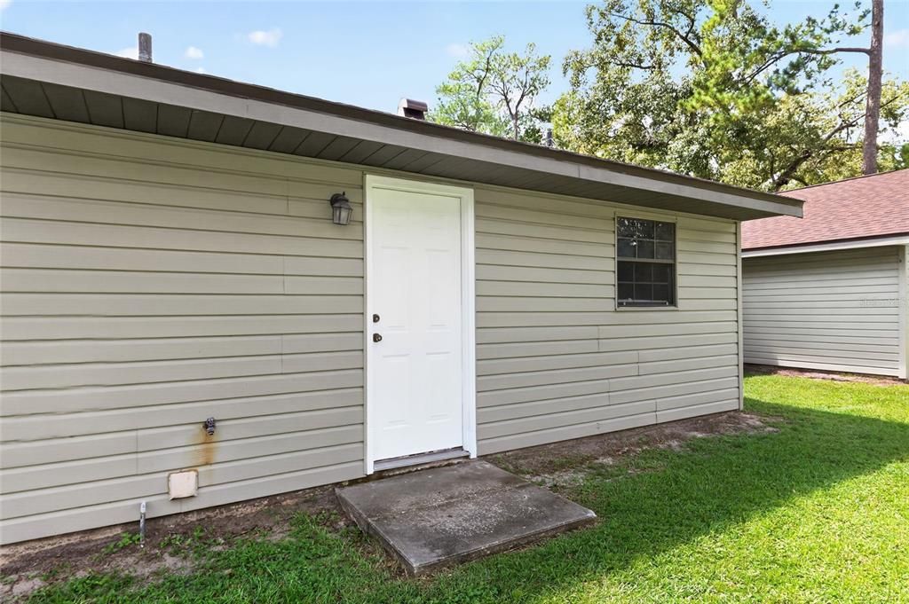 For Sale: $345,000 (4 beds, 3 baths, 2111 Square Feet)