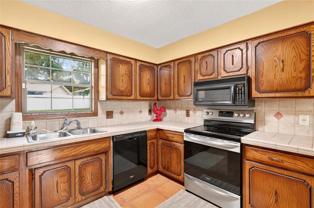For Sale: $345,000 (4 beds, 3 baths, 2111 Square Feet)
