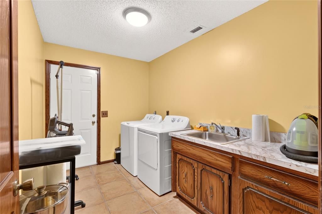For Sale: $345,000 (4 beds, 3 baths, 2111 Square Feet)