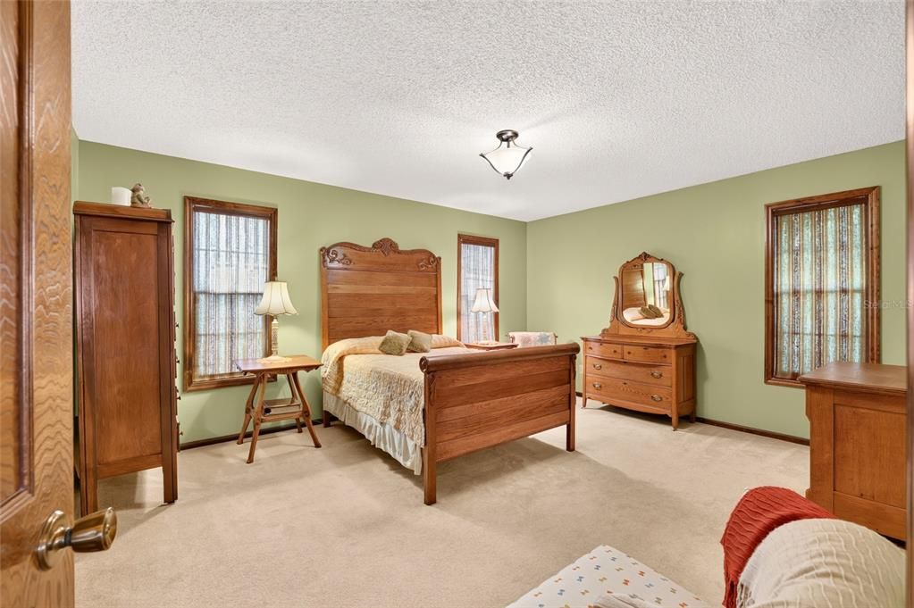 For Sale: $345,000 (4 beds, 3 baths, 2111 Square Feet)