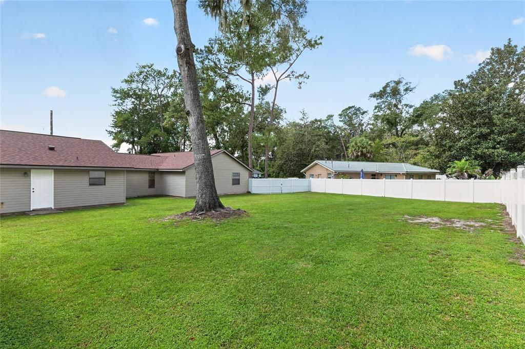 For Sale: $345,000 (4 beds, 3 baths, 2111 Square Feet)
