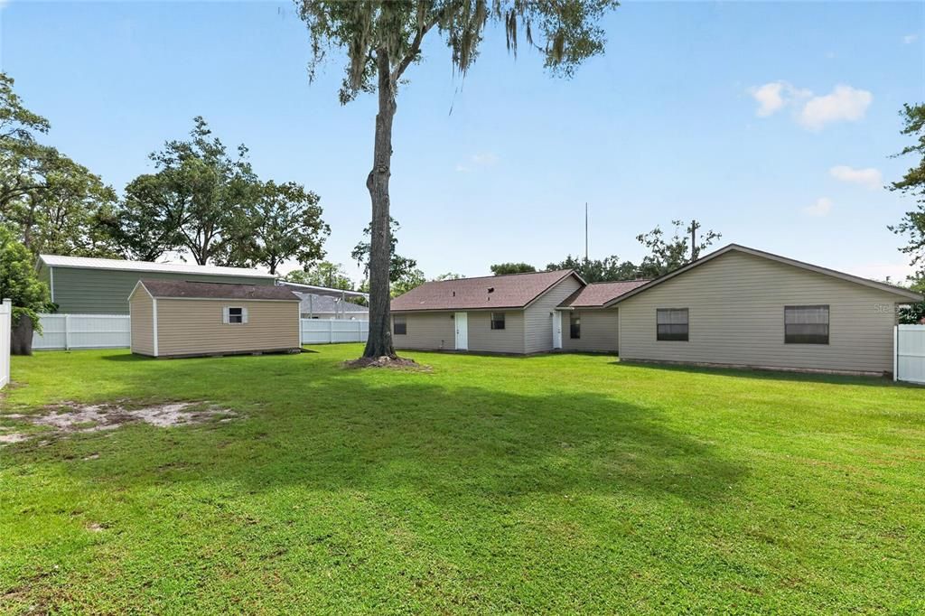 For Sale: $345,000 (4 beds, 3 baths, 2111 Square Feet)