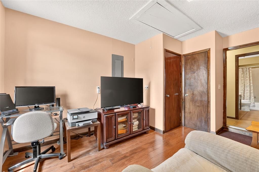 For Sale: $345,000 (4 beds, 3 baths, 2111 Square Feet)