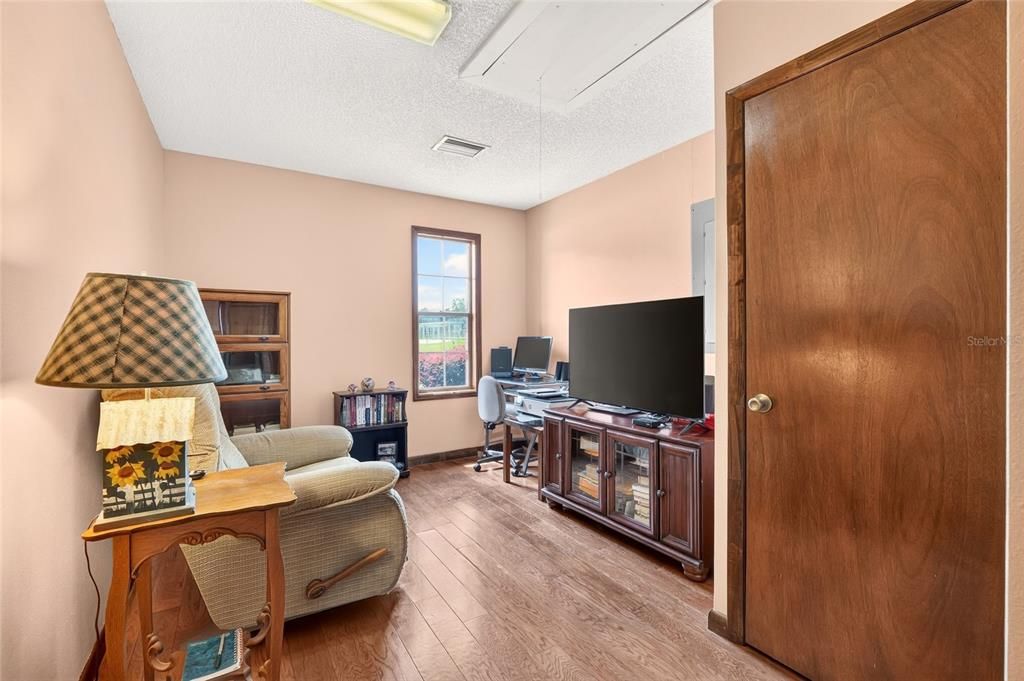 For Sale: $345,000 (4 beds, 3 baths, 2111 Square Feet)