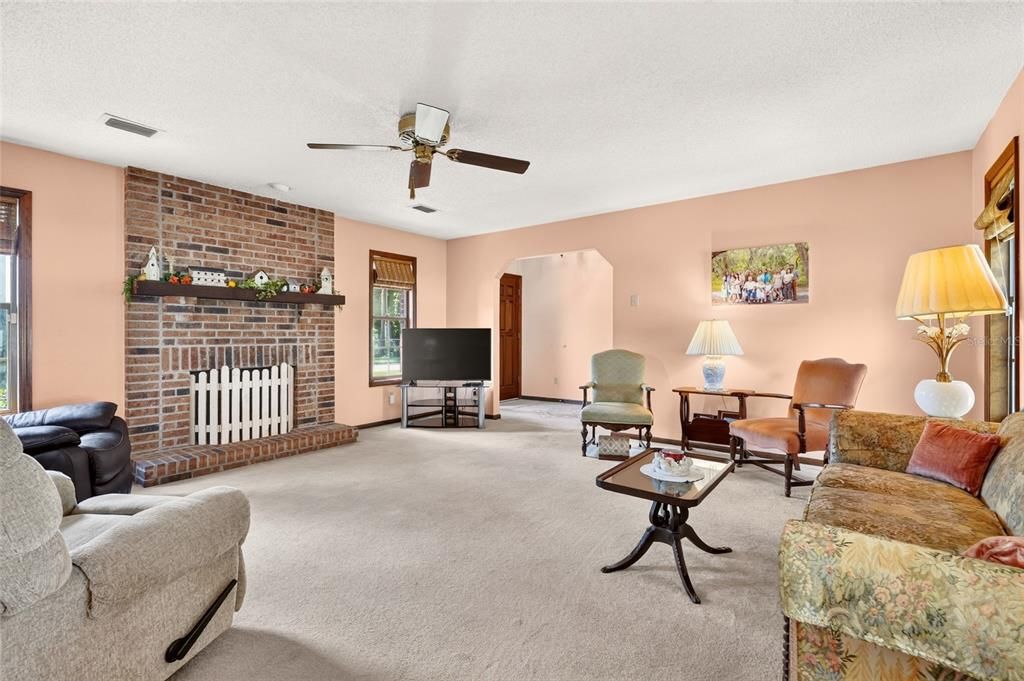 For Sale: $345,000 (4 beds, 3 baths, 2111 Square Feet)
