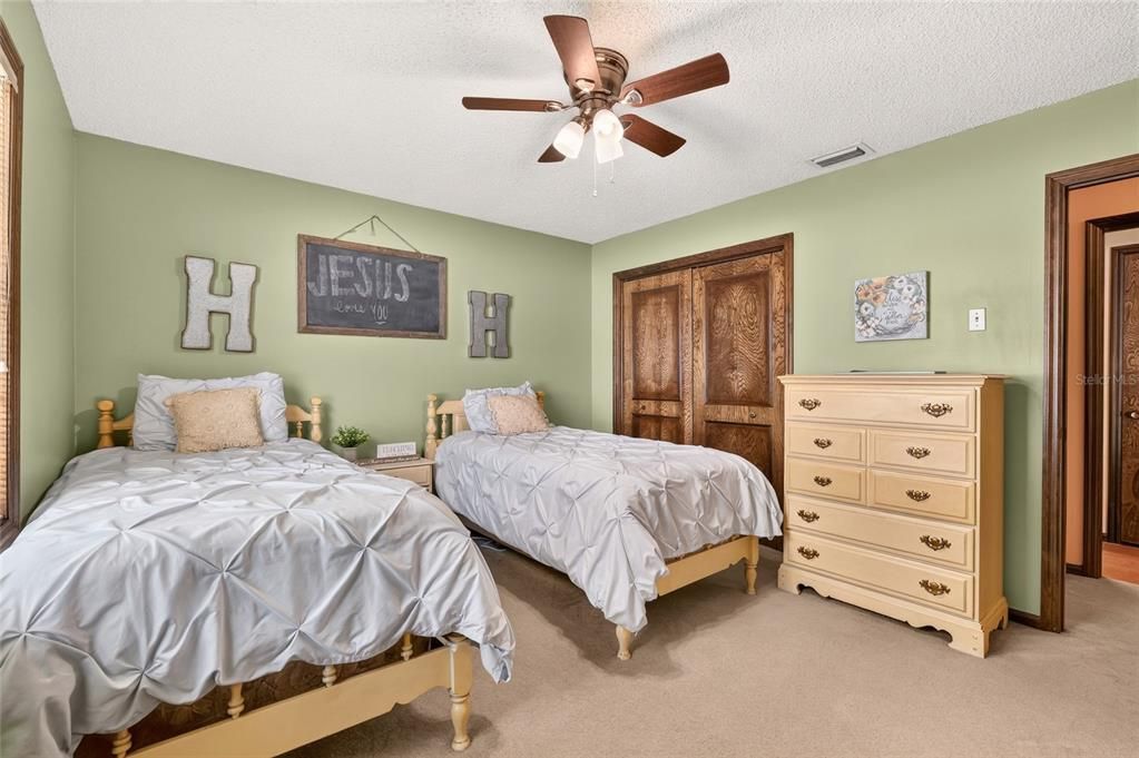 For Sale: $345,000 (4 beds, 3 baths, 2111 Square Feet)