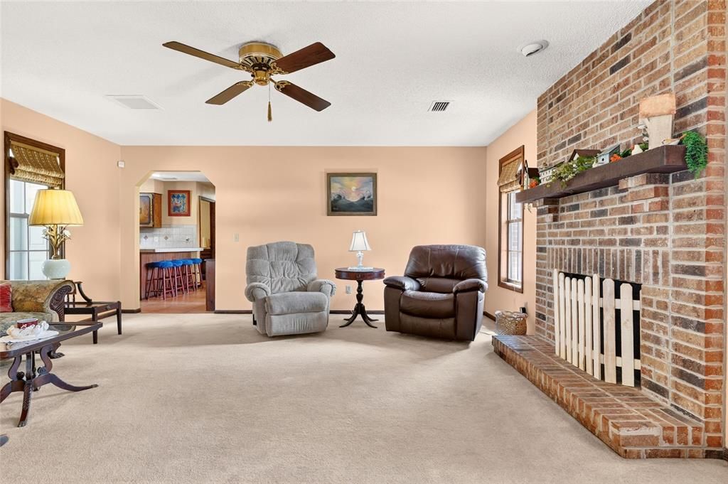 For Sale: $345,000 (4 beds, 3 baths, 2111 Square Feet)