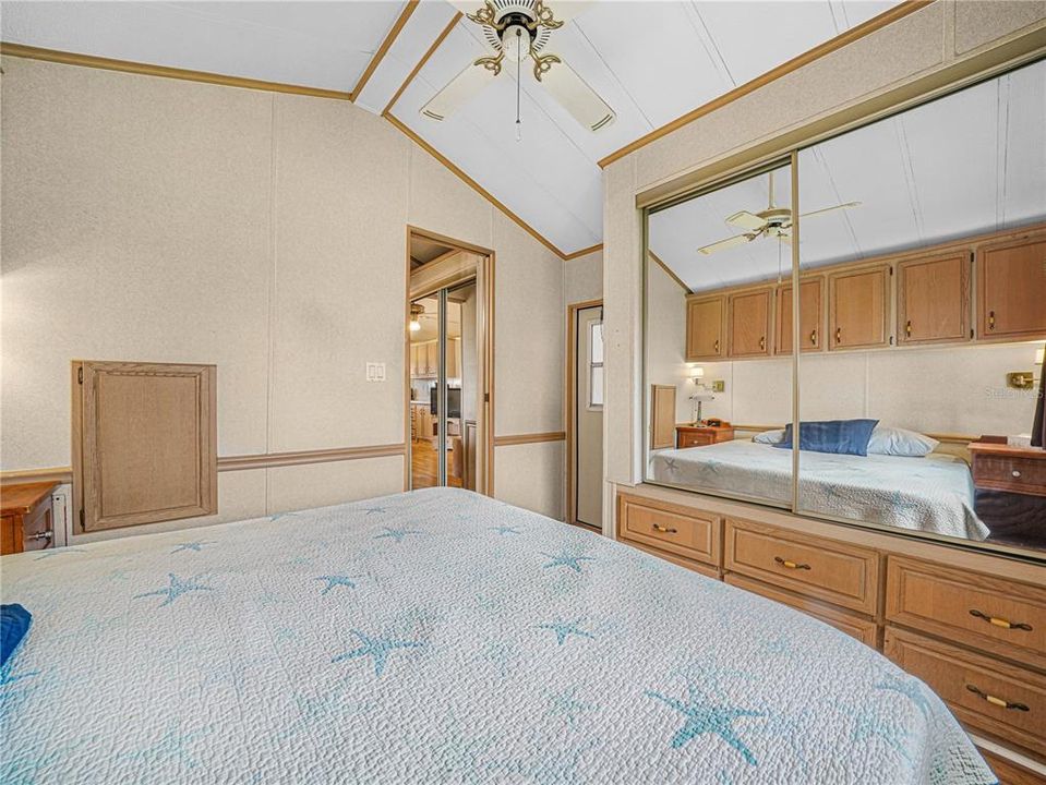 For Sale: $89,900 (1 beds, 1 baths, 396 Square Feet)