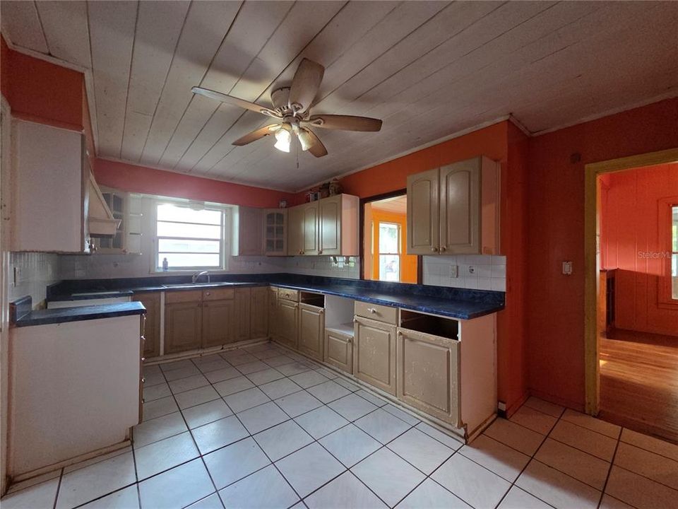 En Venta: $185,000 (3 camas, 2 baños, 1322 Pies cuadrados)