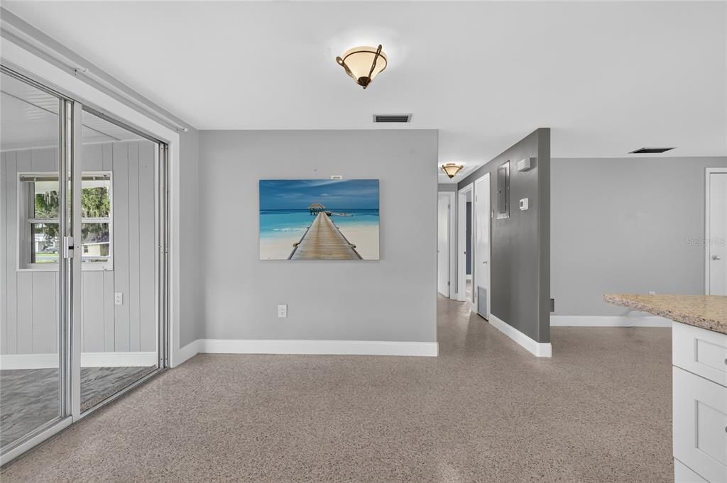 For Sale: $355,000 (2 beds, 2 baths, 1038 Square Feet)