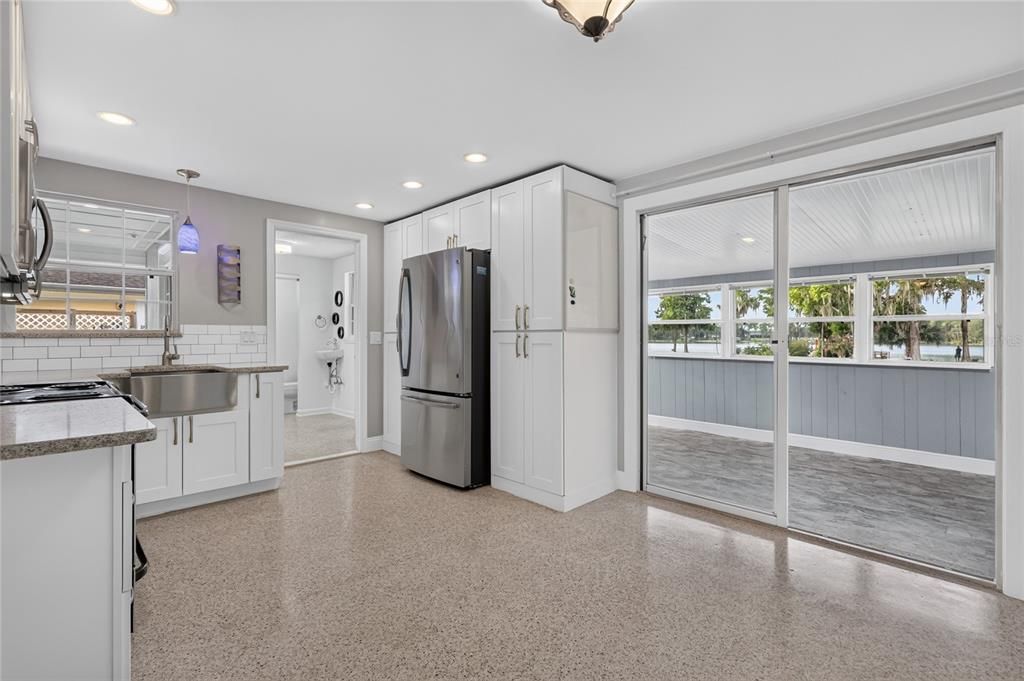For Sale: $355,000 (2 beds, 2 baths, 1038 Square Feet)