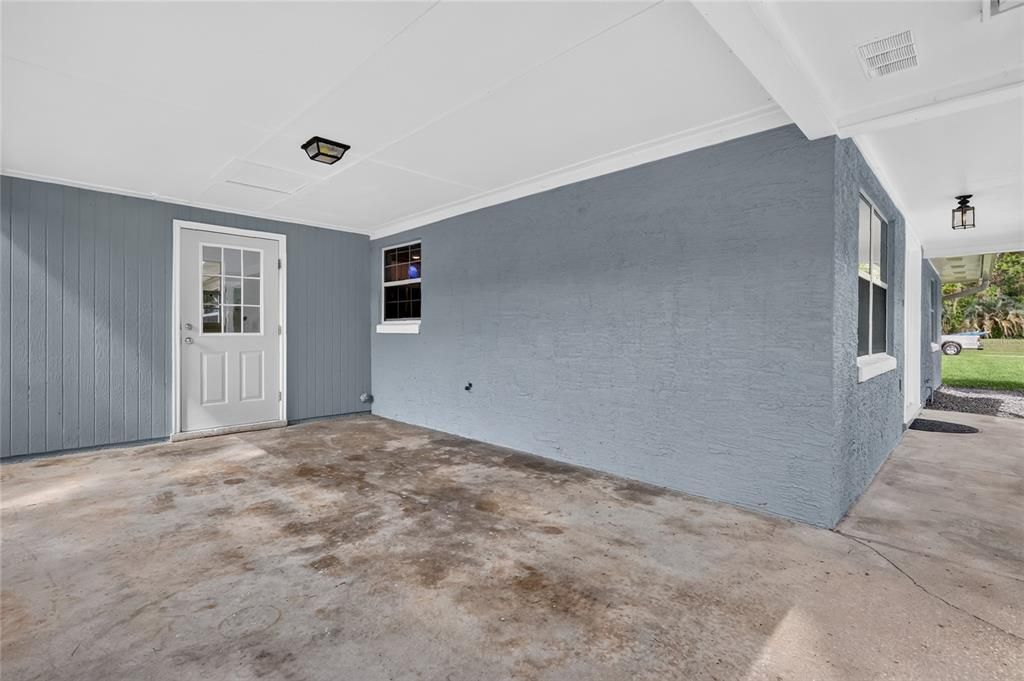 For Sale: $355,000 (2 beds, 2 baths, 1038 Square Feet)