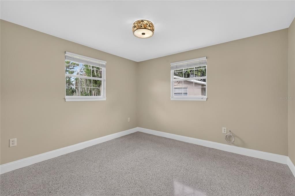 For Sale: $355,000 (2 beds, 2 baths, 1038 Square Feet)