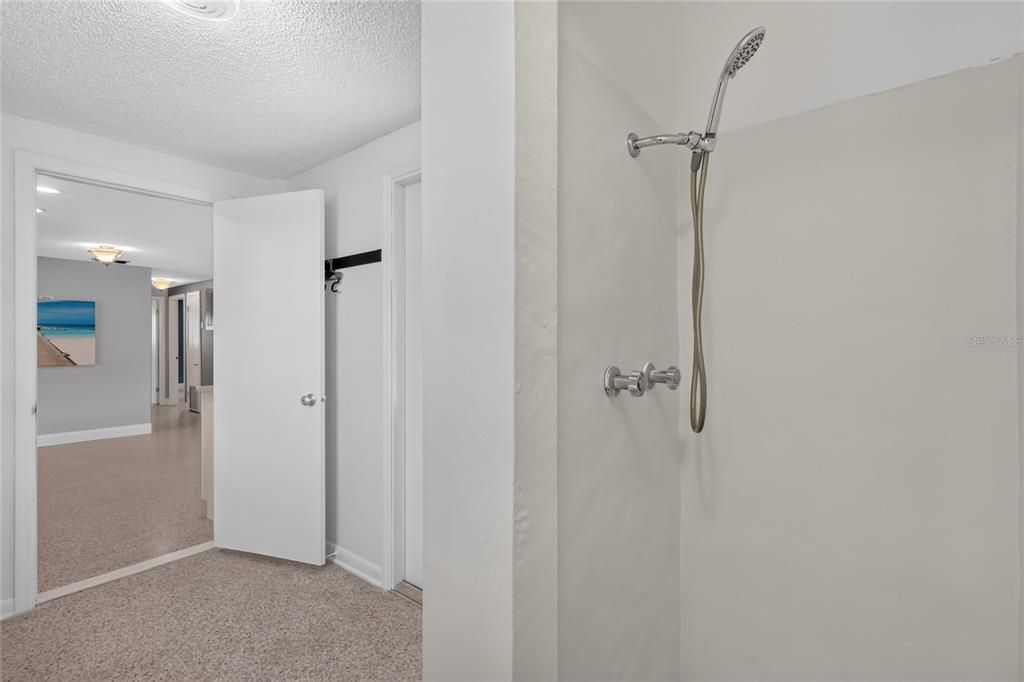 For Sale: $355,000 (2 beds, 2 baths, 1038 Square Feet)