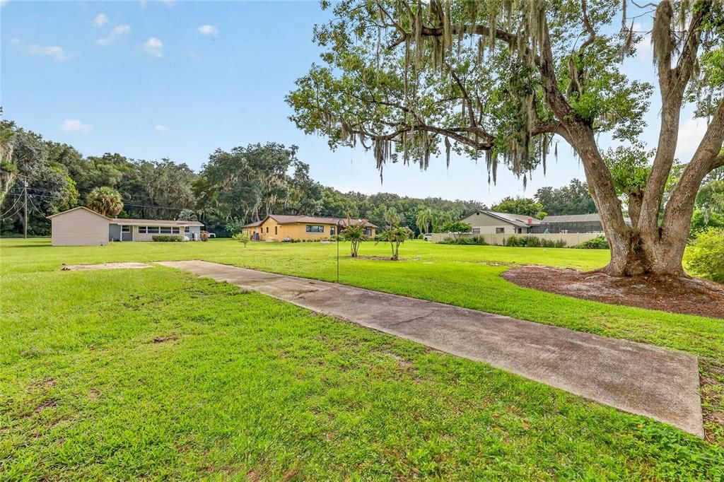 For Sale: $355,000 (2 beds, 2 baths, 1038 Square Feet)