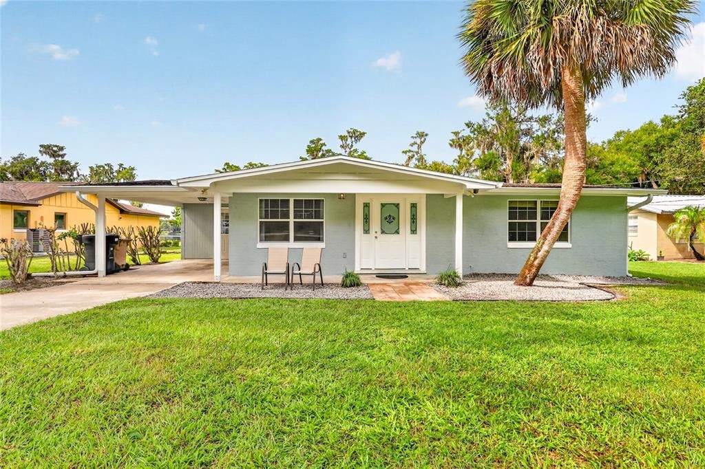 For Sale: $355,000 (2 beds, 2 baths, 1038 Square Feet)