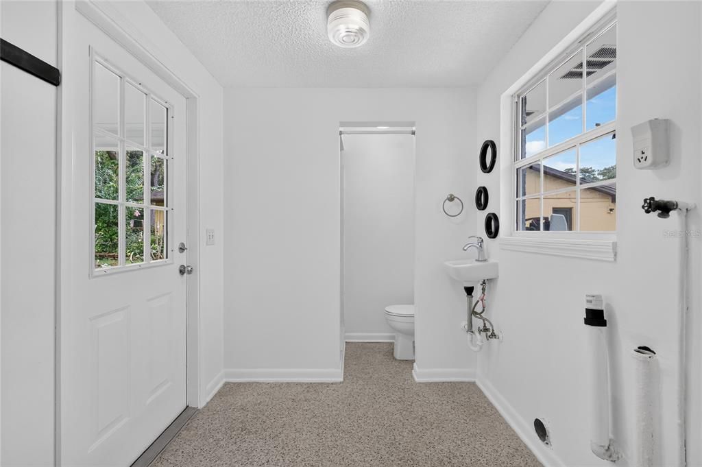 For Sale: $355,000 (2 beds, 2 baths, 1038 Square Feet)