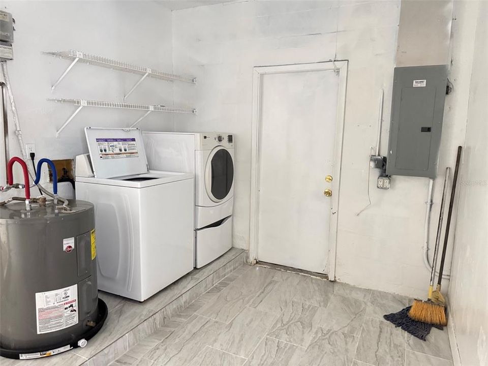 For Rent: $2,450 (3 beds, 2 baths, 1326 Square Feet)