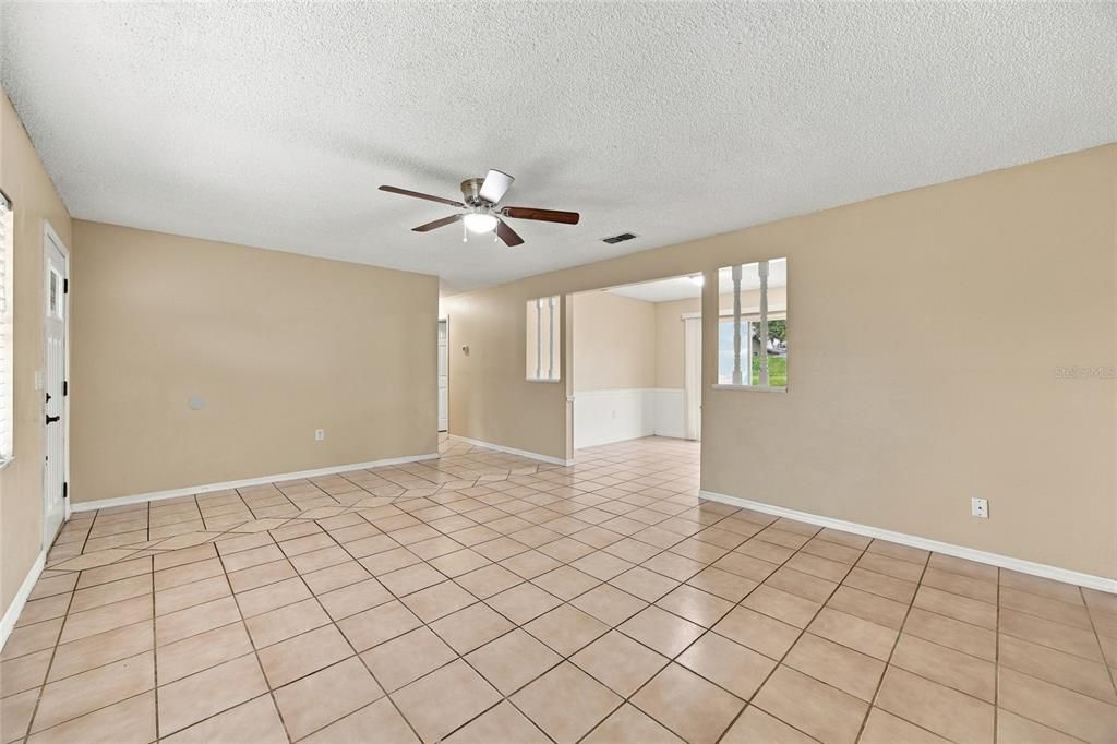 For Sale: $274,900 (3 beds, 2 baths, 1230 Square Feet)