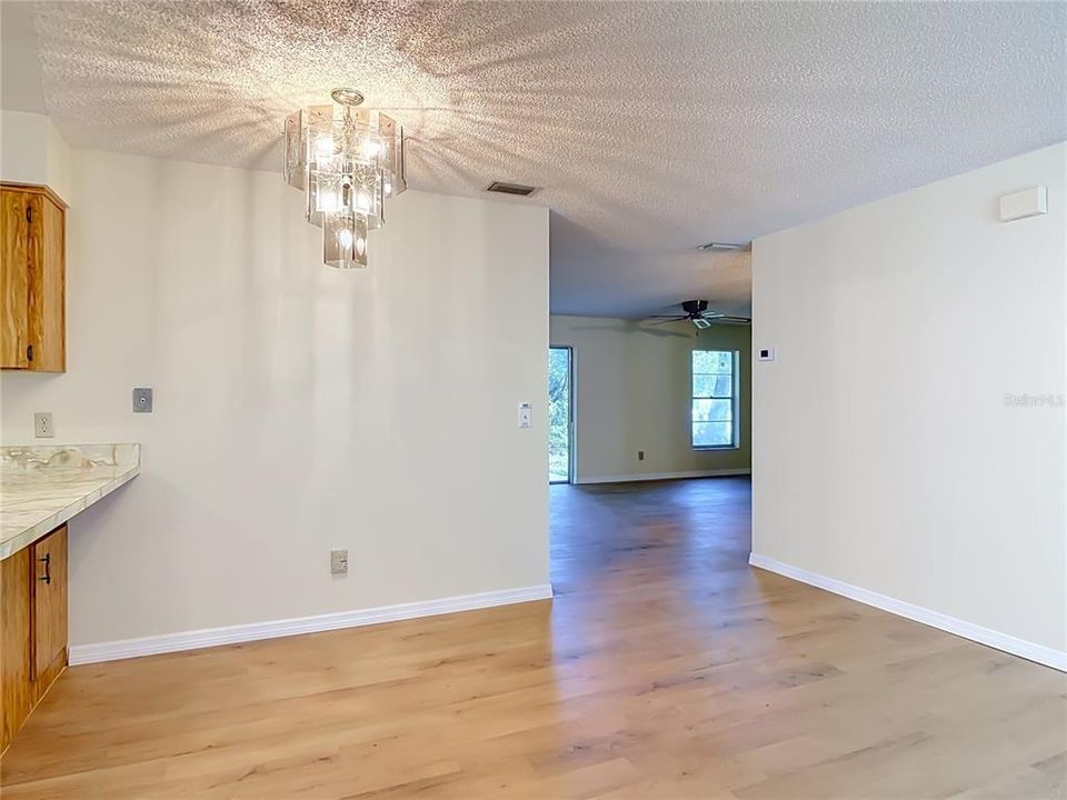 На продажу: $239,900 (2 спален, 2 ванн, 1214 Квадратных фут)