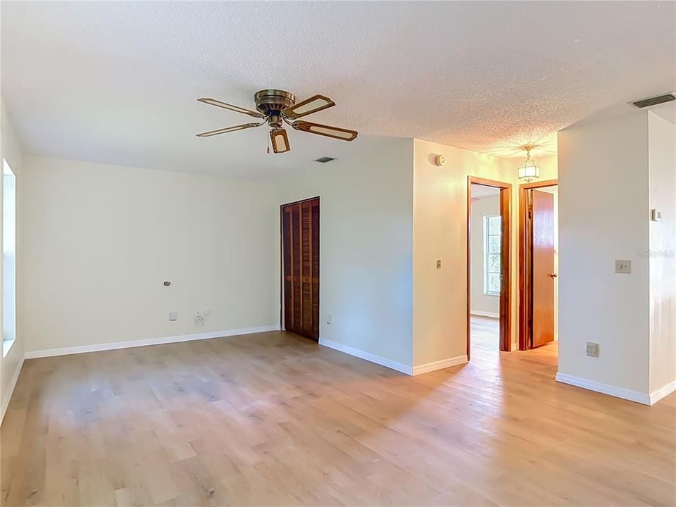 На продажу: $239,900 (2 спален, 2 ванн, 1214 Квадратных фут)