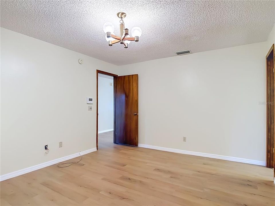 На продажу: $239,900 (2 спален, 2 ванн, 1214 Квадратных фут)