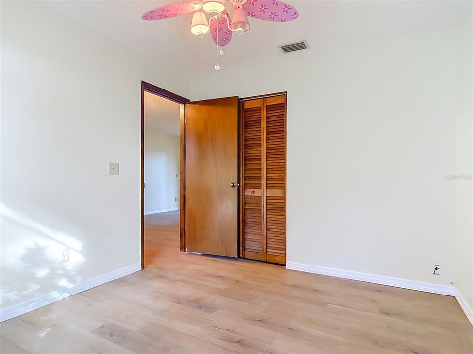 На продажу: $239,900 (2 спален, 2 ванн, 1214 Квадратных фут)