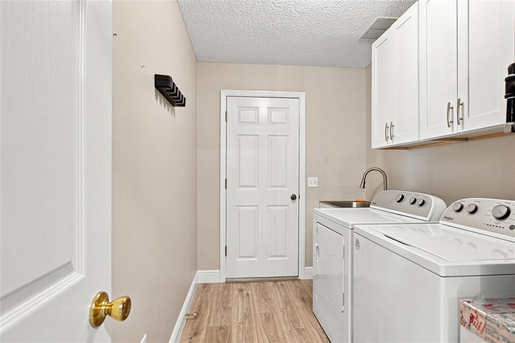 For Sale: $330,000 (2 beds, 2 baths, 1415 Square Feet)