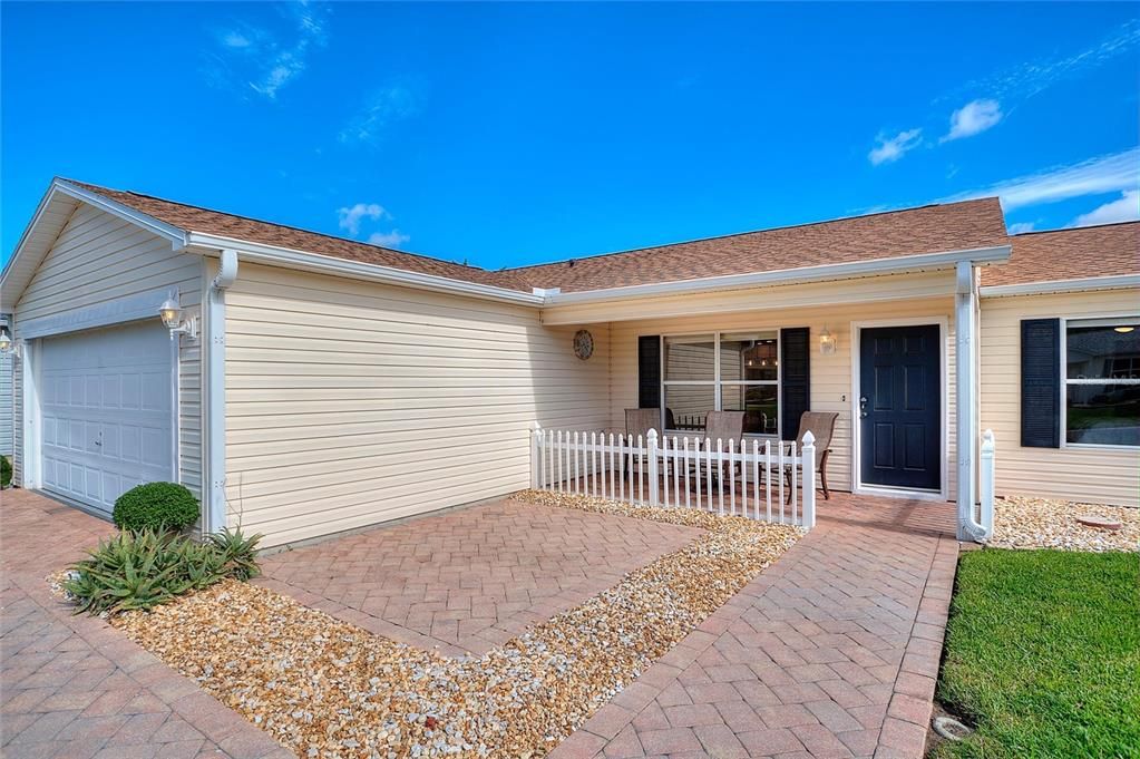 For Sale: $330,000 (2 beds, 2 baths, 1415 Square Feet)