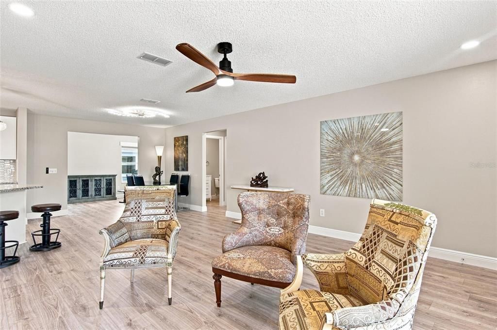For Sale: $330,000 (2 beds, 2 baths, 1415 Square Feet)