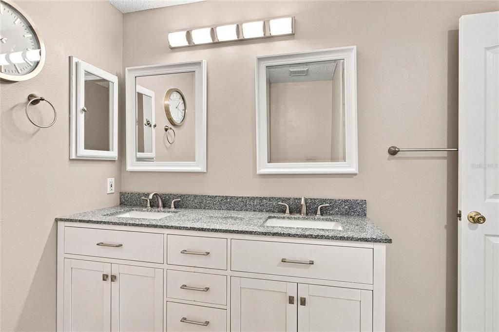 For Sale: $330,000 (2 beds, 2 baths, 1415 Square Feet)