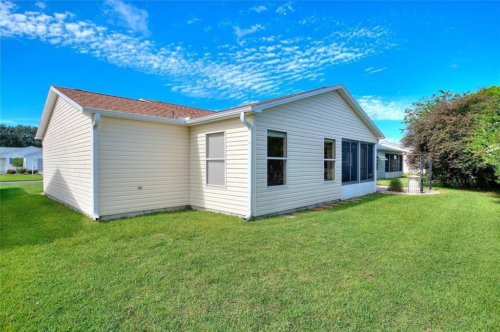 For Sale: $330,000 (2 beds, 2 baths, 1415 Square Feet)