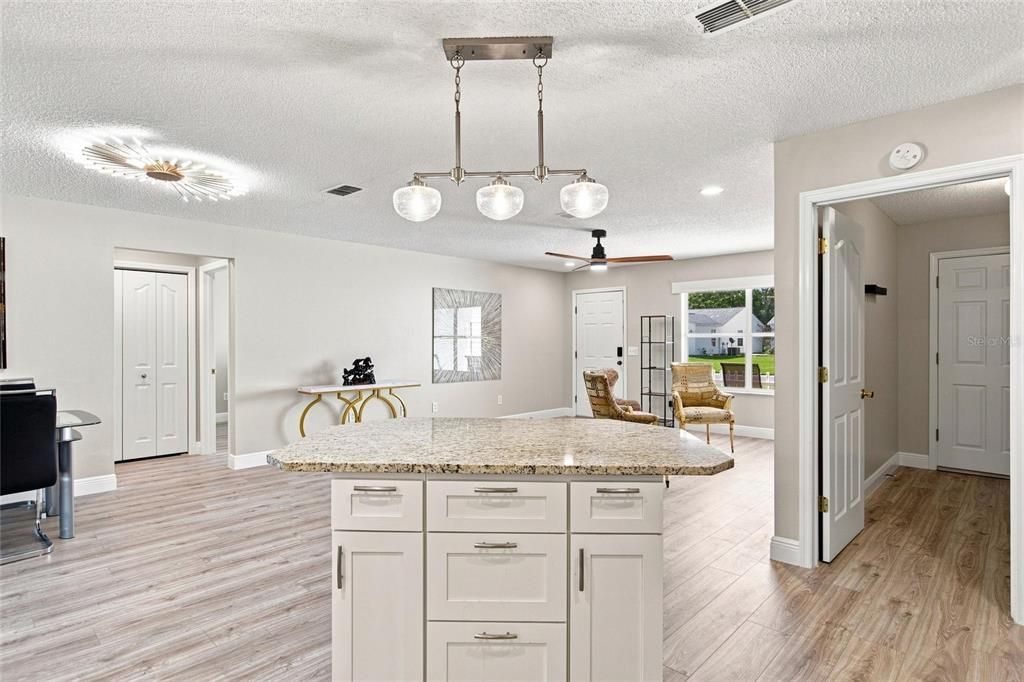 For Sale: $330,000 (2 beds, 2 baths, 1415 Square Feet)