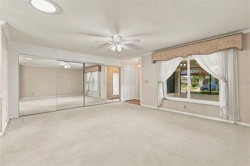 合同活跃: $206,990 (2 贝兹, 2 浴室, 1756 平方英尺)
