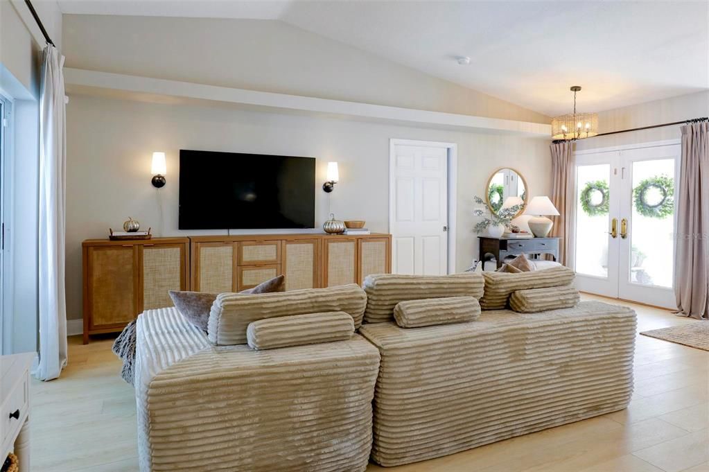 For Sale: $499,000 (3 beds, 2 baths, 1684 Square Feet)