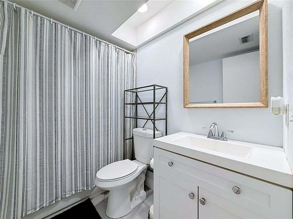На продажу: $170,000 (2 спален, 1 ванн, 828 Квадратных фут)