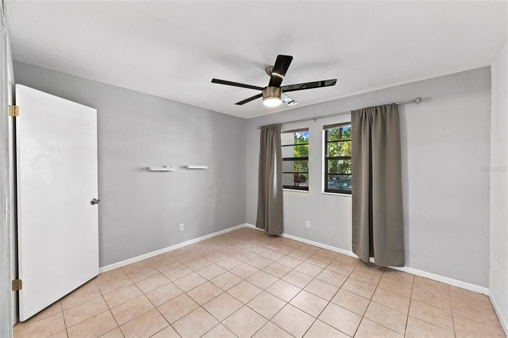 For Sale: $180,000 (2 beds, 2 baths, 950 Square Feet)