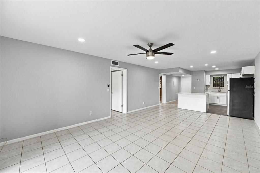 For Sale: $180,000 (2 beds, 2 baths, 950 Square Feet)