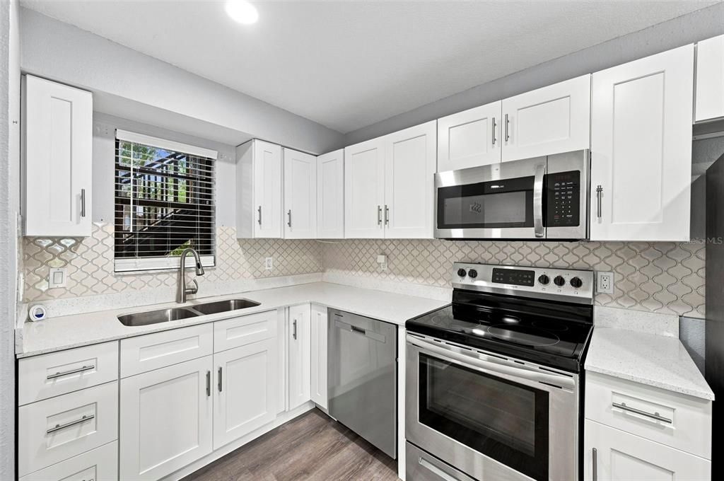 For Sale: $180,000 (2 beds, 2 baths, 950 Square Feet)