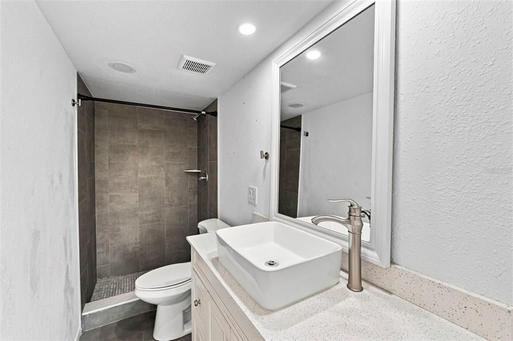For Sale: $180,000 (2 beds, 2 baths, 950 Square Feet)